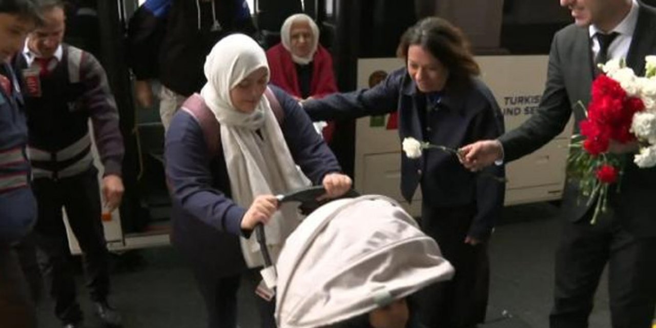 Gazze’de mahsur kalan 44 Türk vatandaşı Türkiye’ye getirildi