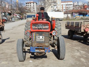 Traktöre güvendiler emekliliği kaçırdılar