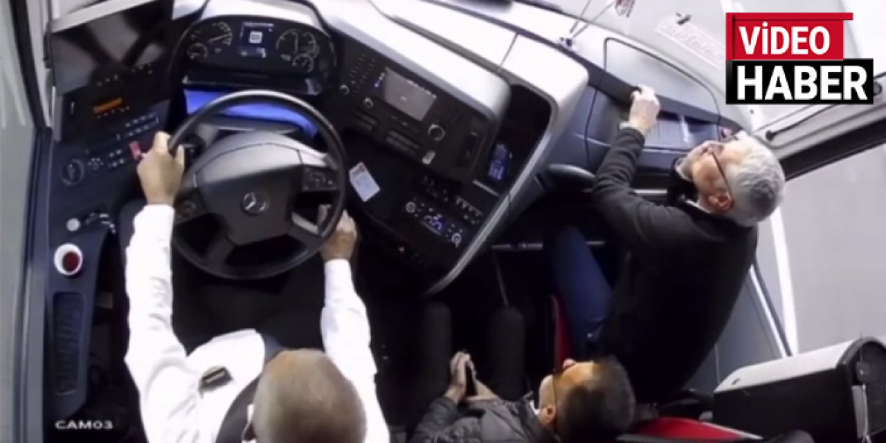 Sürücüsü direksiyon başında kalp krizi geçiren yolcu otobüsünü, ikinci şoför durdurdu: O anlar kamerada