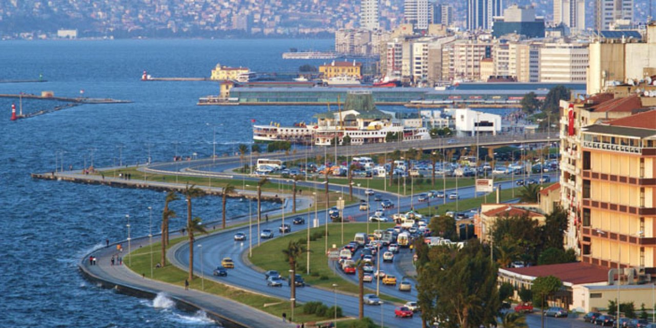 İzmir'de üniversite öğrencilerine 2 bin lira: Hesaplara yatırıldı