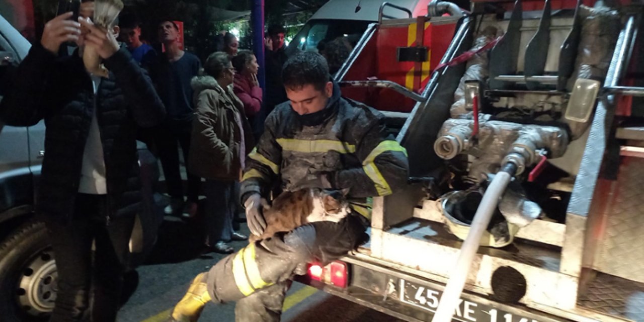 Manisa'da yangın paniği: Son anda kurtarıldılar!