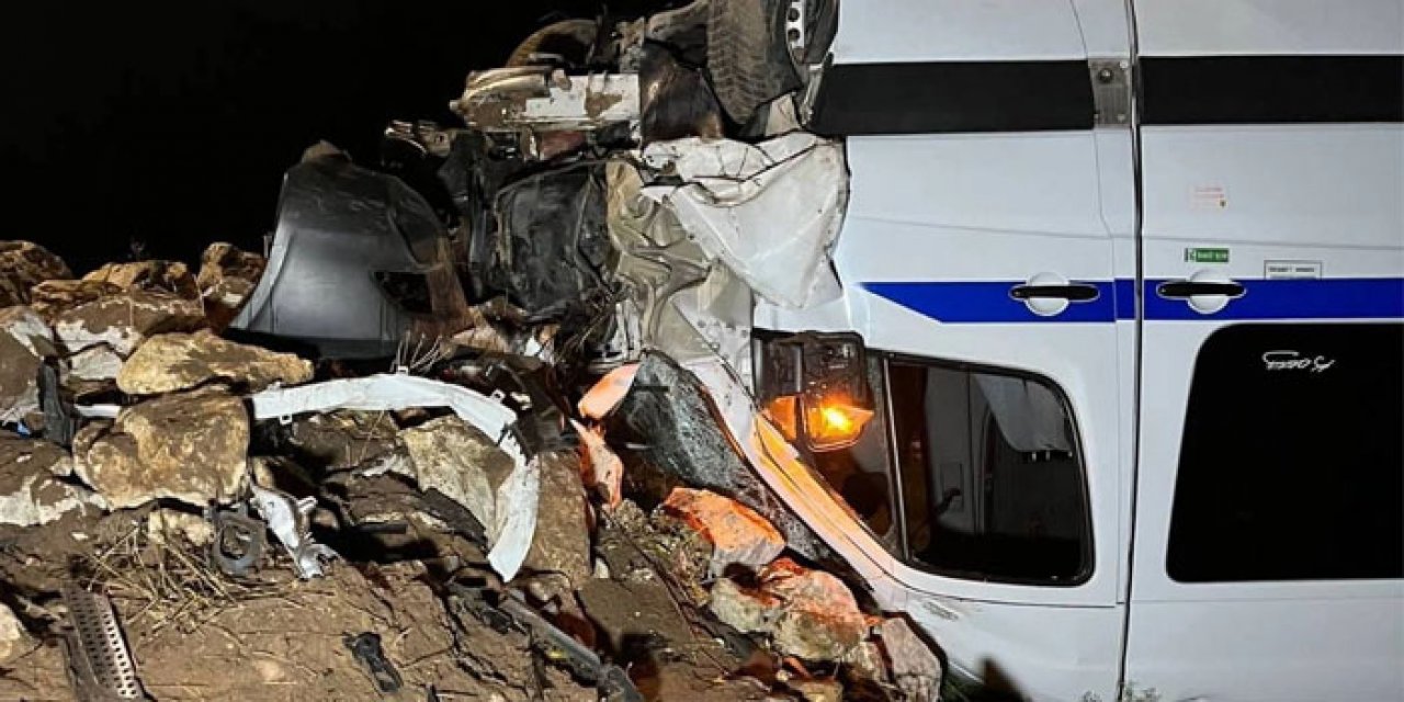 İşçi servisi şarampole yuvarlandı: 3 yaralı