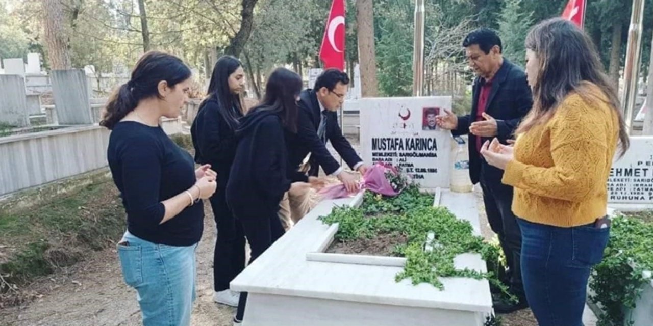 Manisalı şehit öğretmen mezarı başında anıldı