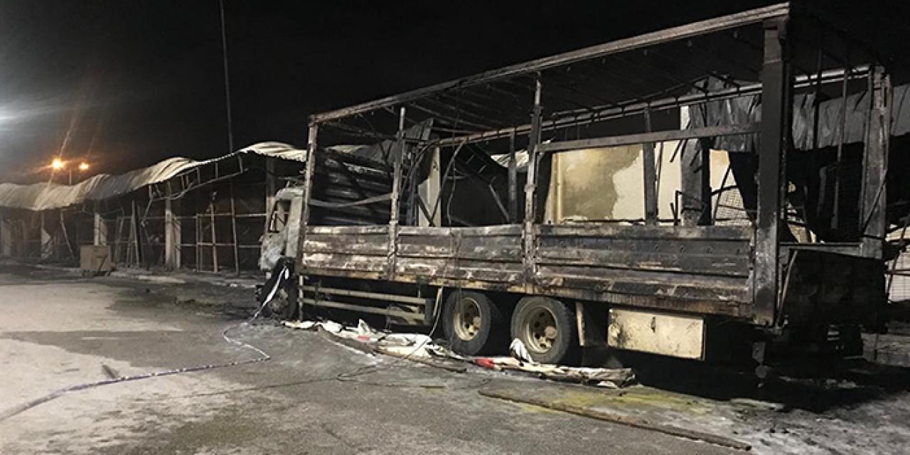 İzmir'de halde yangın paniği: 10 dükkan zarar gördü