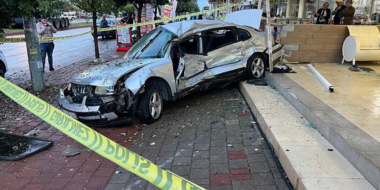 Minibüse arkadan çarpan sürücü yaşamını yitirdi