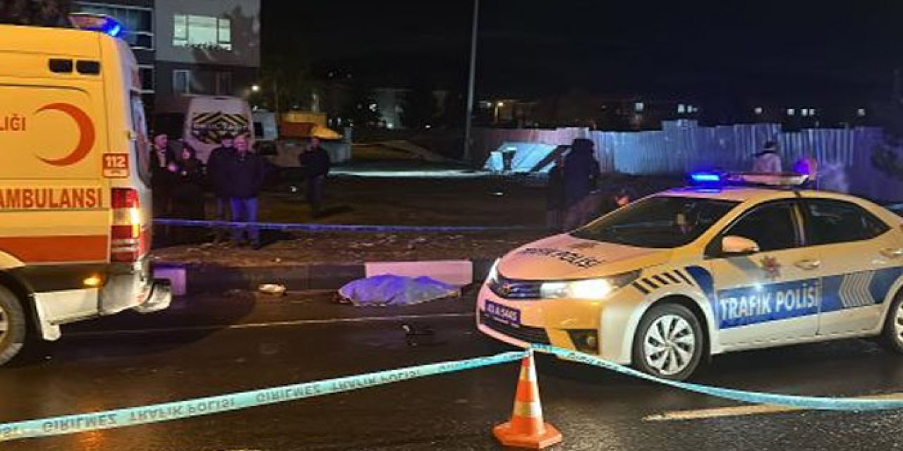 Kütahya’da yolun karşısına geçmek isteyen çifte otomobil çarptı