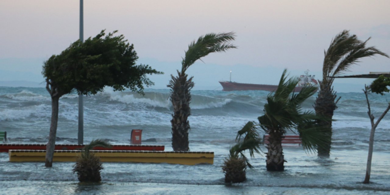 İskenderun’da şok! Denizle kara birleşti
