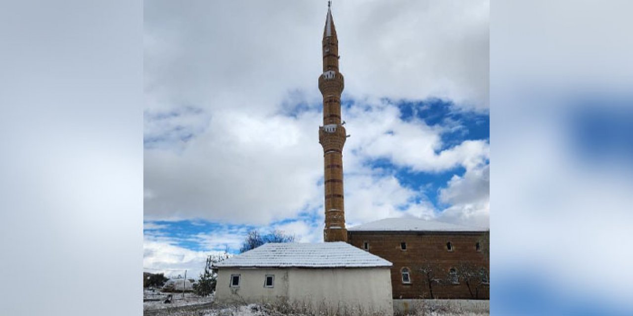 Fırtınada ağır hasar aldı; ibadete kapatıldı