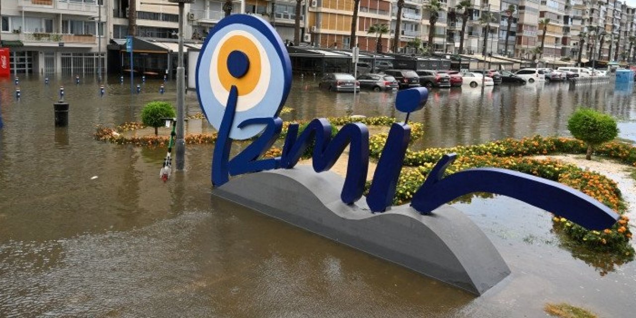 Deniz gitti yıkım kaldı: İzmirliler büyük zarar dedi