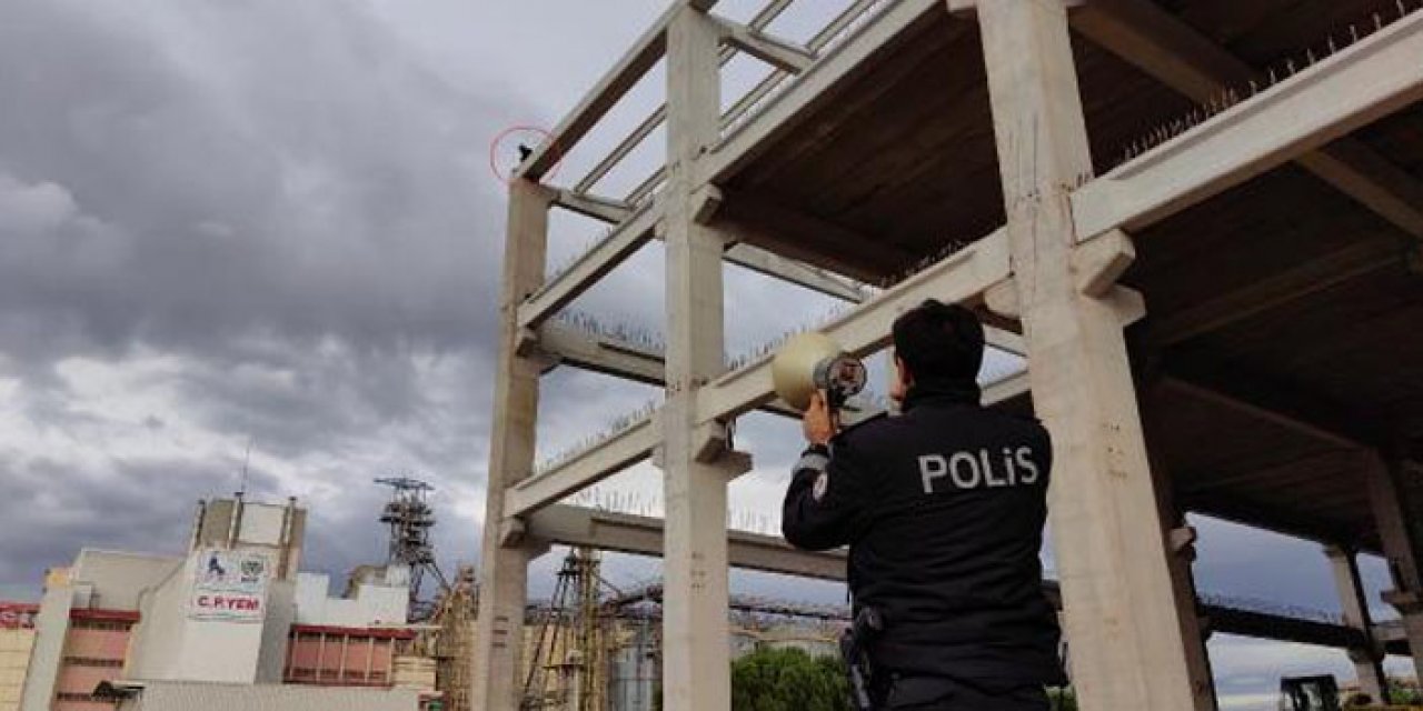 Kovulduğu inşaata çıkıp intihara kalkıştı: Sonrasında yaşananlar şaşkınlık yarattı