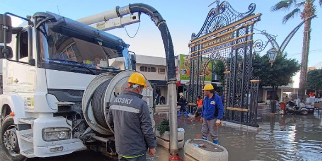 Konya’dan İskenderun’a yardım eli: Şehir temizleniyor…