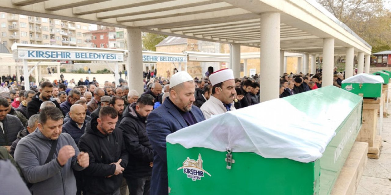 Mamak’ta trafik kazasında ölen 4 kişinin cenazeleri defnedildi