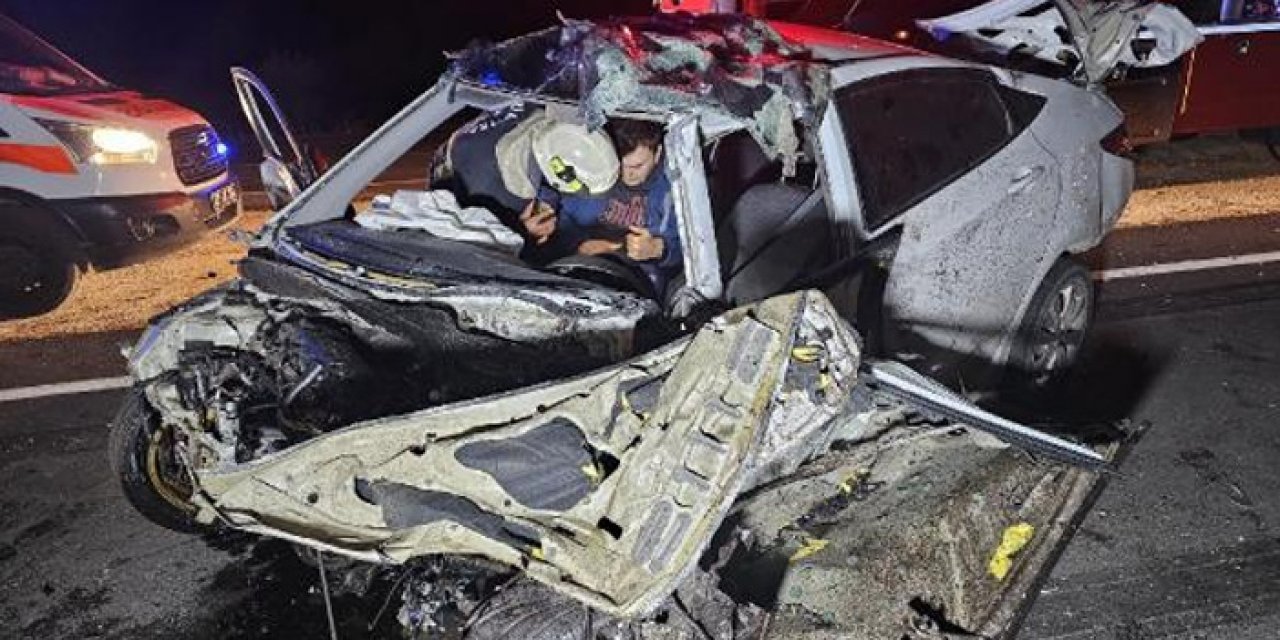 İki tır ile çarpışan otomobildeki kardeşleri kaza ayırdı