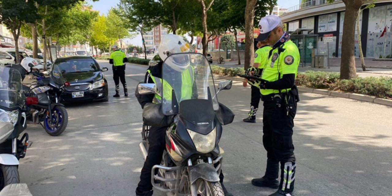 Manisalılar dikkat: Yüzlerce sürücüye ceza yağdı!