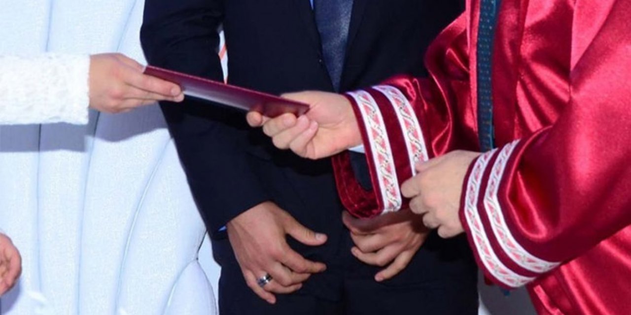 Vatandaşlık için sahte evliliğe operasyon: Aralarında nikah memurları da var!