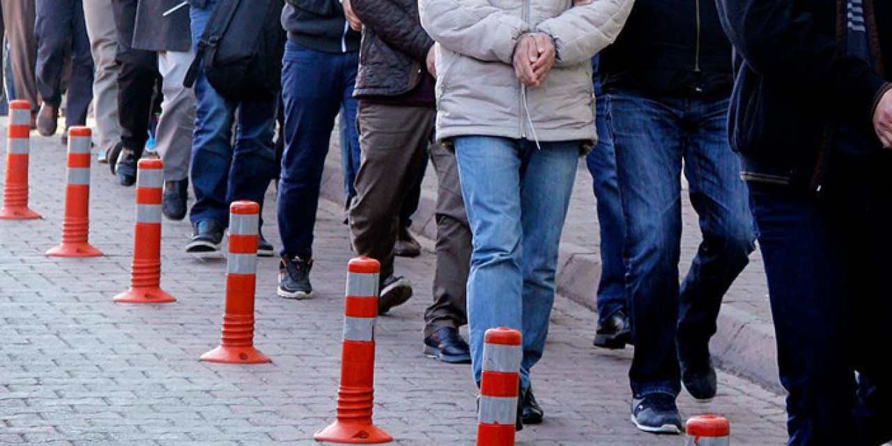 İzmir merkezli 9 ilde dev operasyon: 24 kişi kıskıvrak yakalandı!
