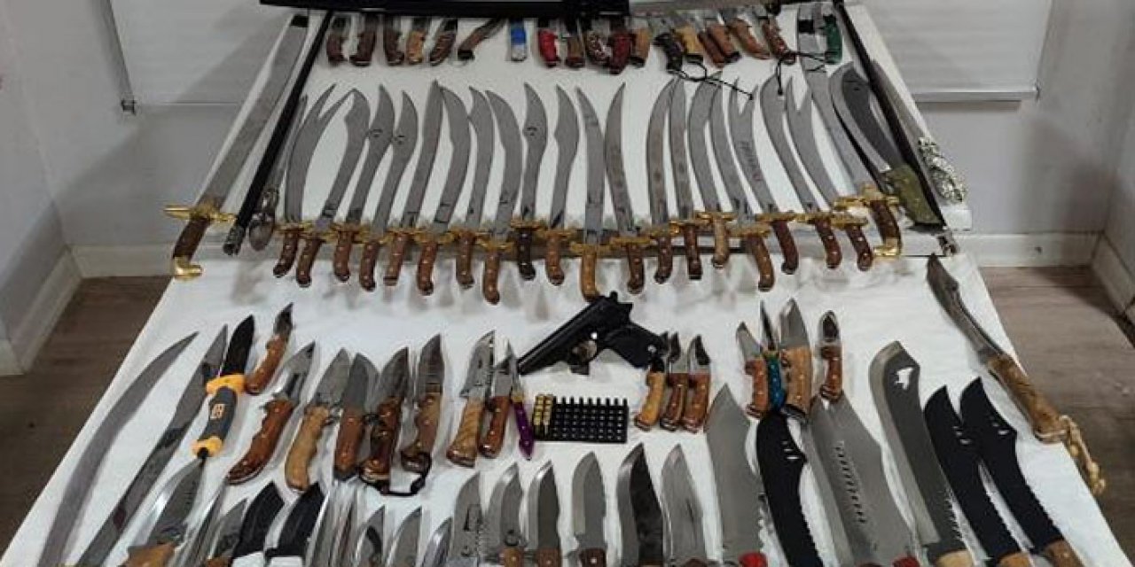 Evinden 24 kılıç çıktı