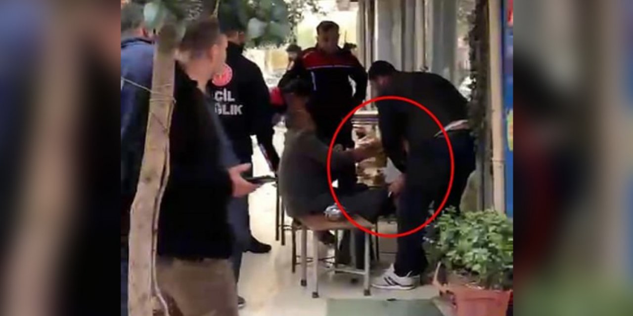 Eşiyle tartışan adam kendini bıçakladı