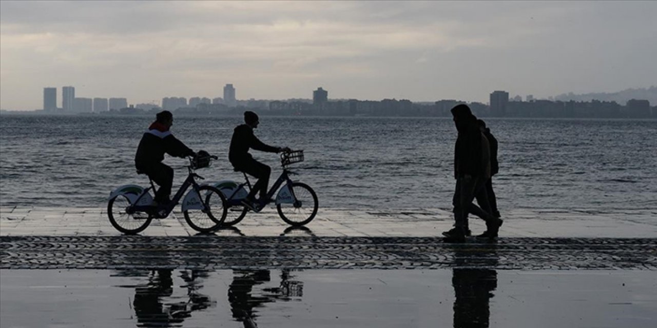 İzmir için uyarı geldi: Hafta içi boyunca gök gürültülü sağanak