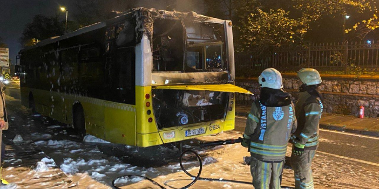 İstanbul’da gece yarısı yangın: İETT otobüsü alev aldı
