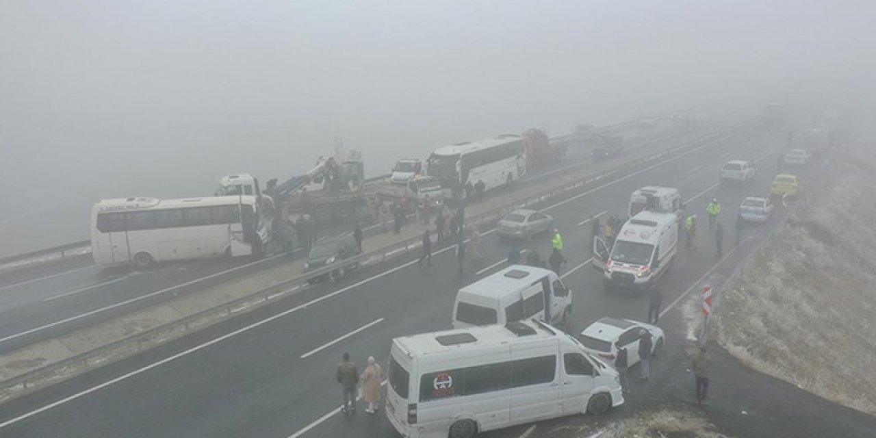 Ağrı'da 7 aracın karıştığı zincirleme trafik kazasında çok sayıda yaralı!