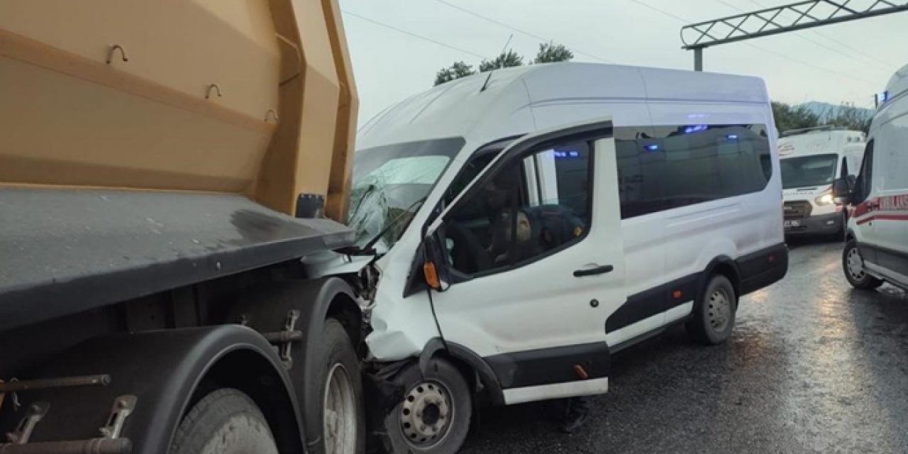 Hatay’da işçi servisi kaza yaptı: 9 yaralı