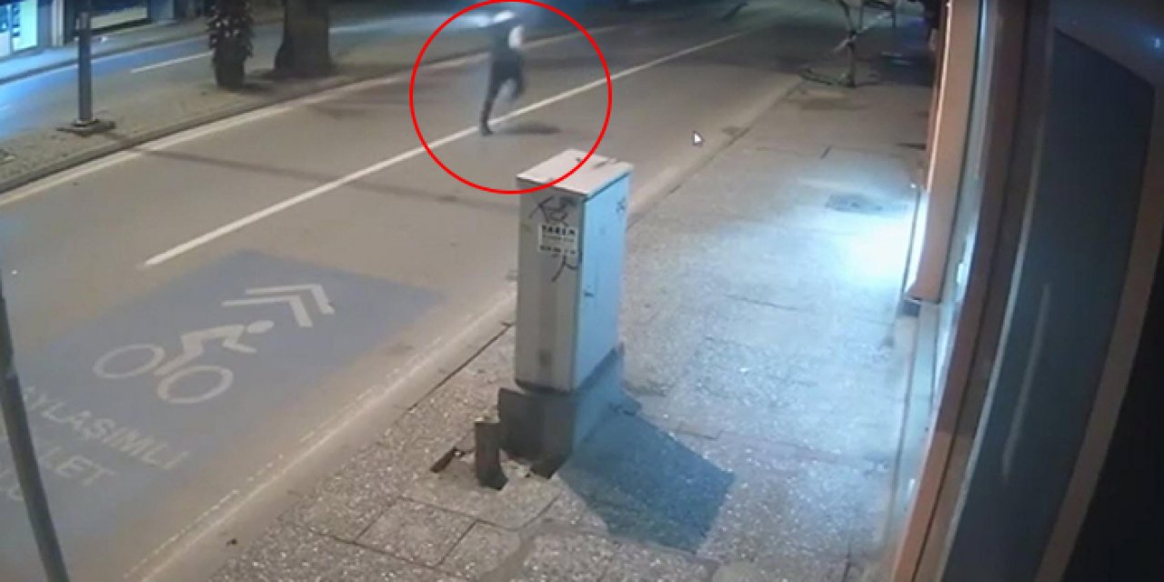 İzmir'de kapkaççı paniği: Kadının çantasını alıp kaçtı!