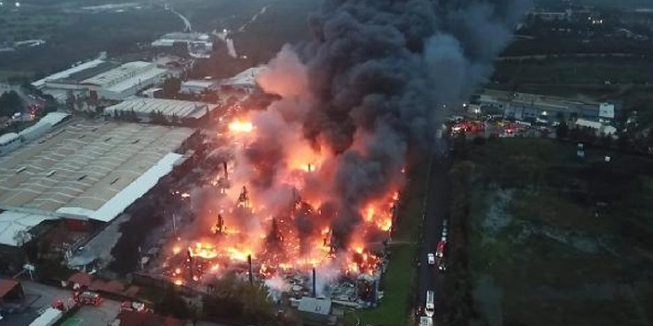 Lojistik deposunda yangın çıktı: Çevre illerden takviye ekip geldi