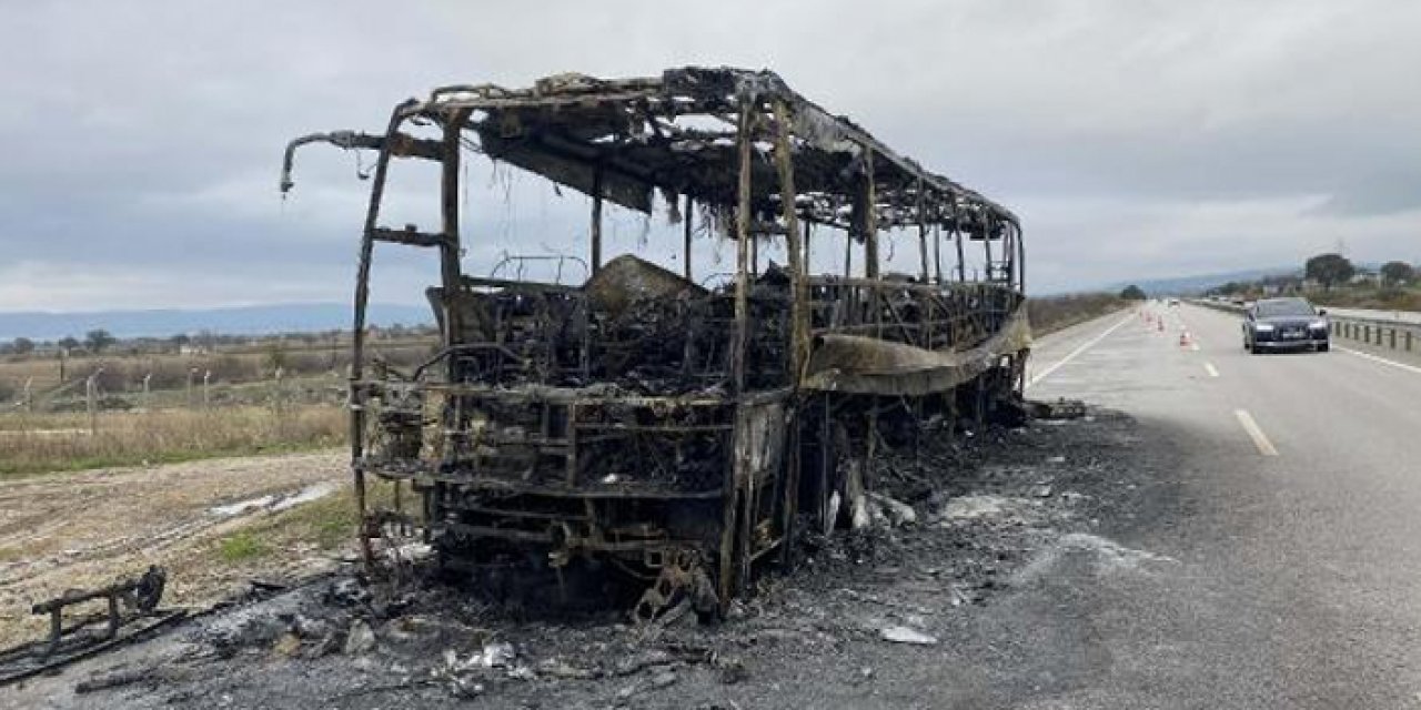 Seyir halindeki otobüs alev alev yandı: Yürekler ağza geldi