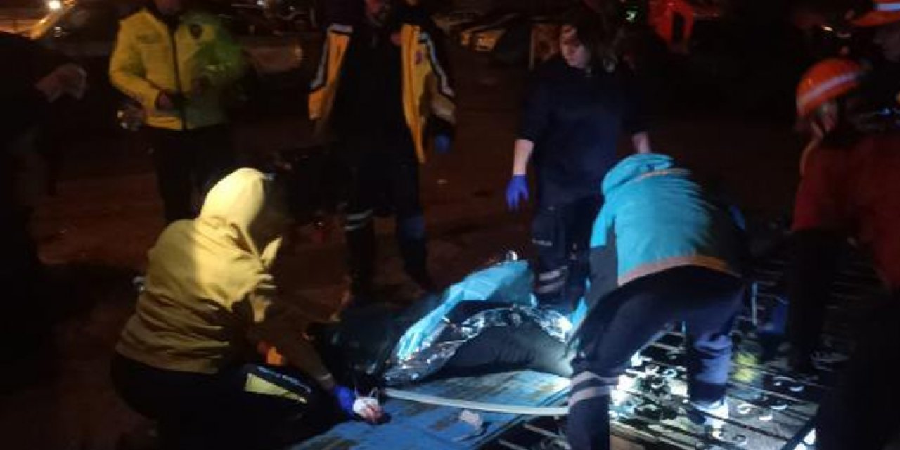 Bolu’da feci kaza: Araçtan fırladı, ayağı demir kapıya sıkıştı