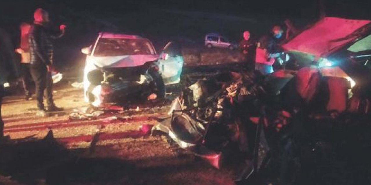 Adıyaman'da feci kaza! İki otomobil kafa kafaya girdi