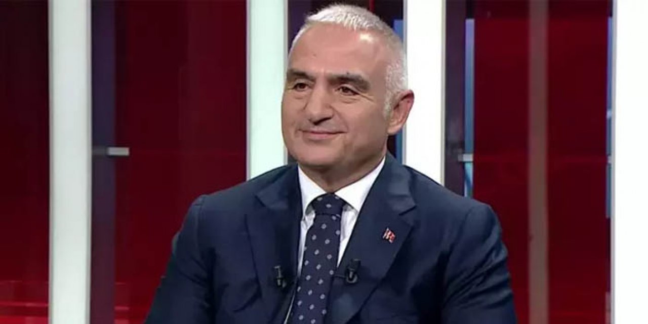 Bakan Ersoy yineledi: "Ayasofya turistler için ücretli olacak"