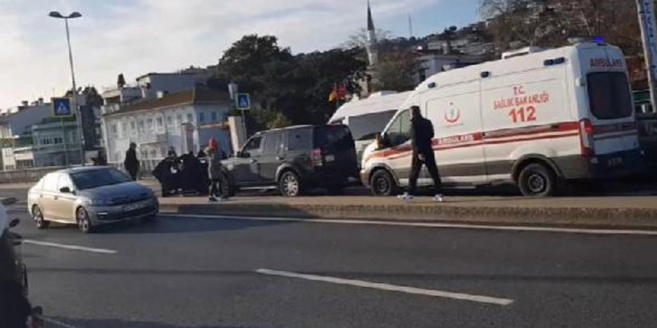 Yolu kapatıp tartıştılar, hasta taşıyan ambulansa aldırış etmediler