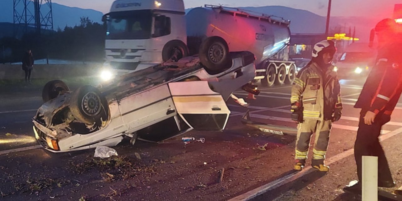 İzmir'de feci kaza! Otomobil devrildi