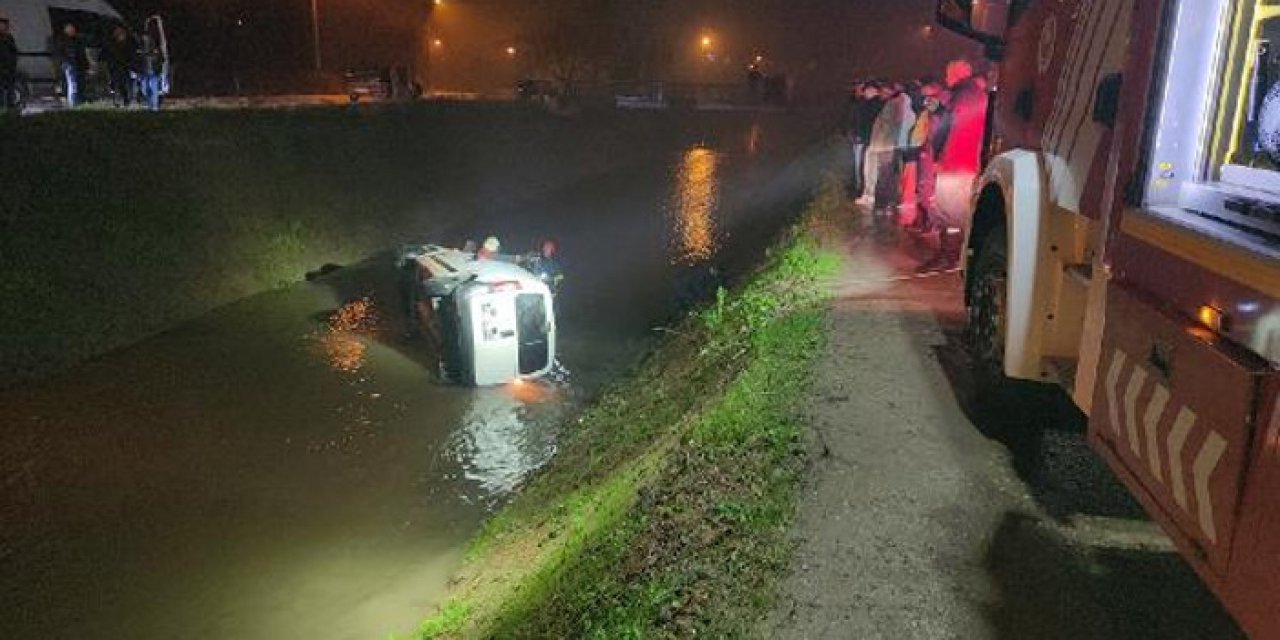 Araç dereye uçtu: 4 kişi kurtarılırken, 1 evcil köpek öldü