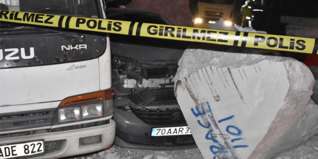 Konya'da feci kaza! Mermer yüklü TIR araçlara çarpıp devrildi