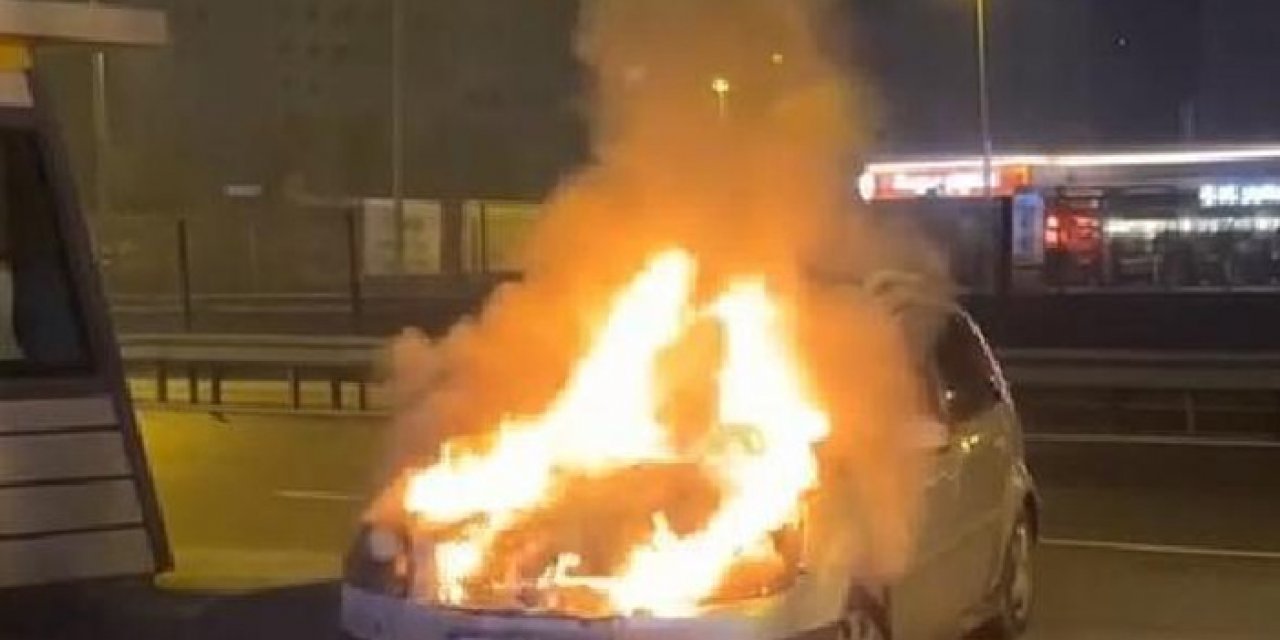 Park halinde yanmaya başladı: Uyuyan sürücü son anda kurtuldu