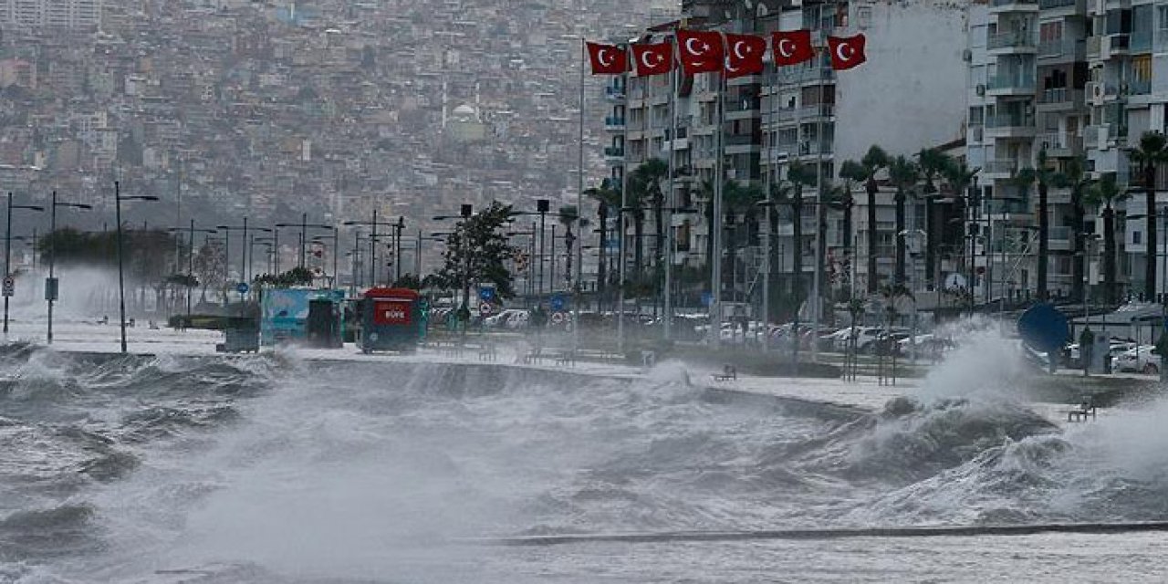 İzmirliler dikkat: İki ilçe için fırtına uyarısı verildi