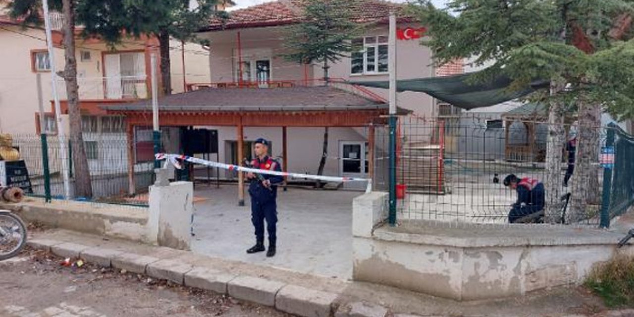 Tartıştığı husumetlisini katletti