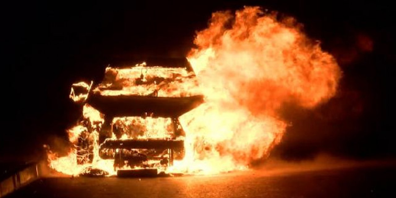 Seyir halindeki otomobil alevlere teslim oldu