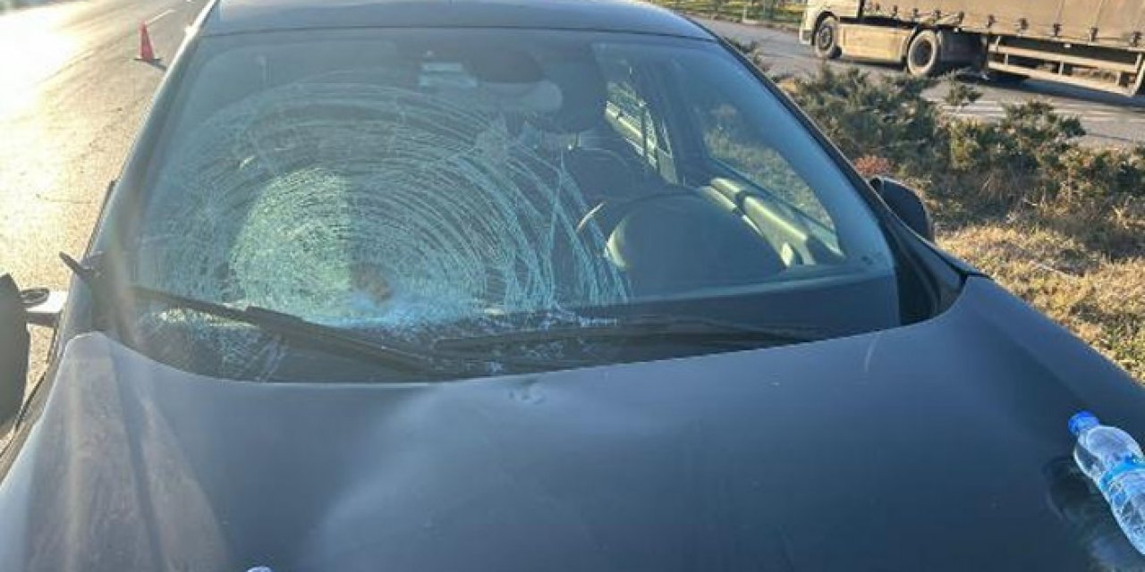 Sivas’ta yolun karşısına geçen kadına otomobil çarptı