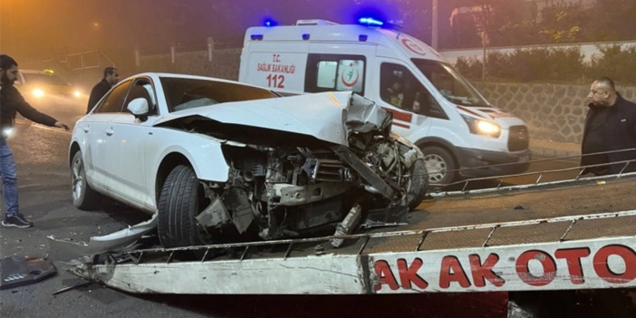 Diyarbakır'da 2 araç kafa kafaya çarpıştı: 4 kişi yaralandı