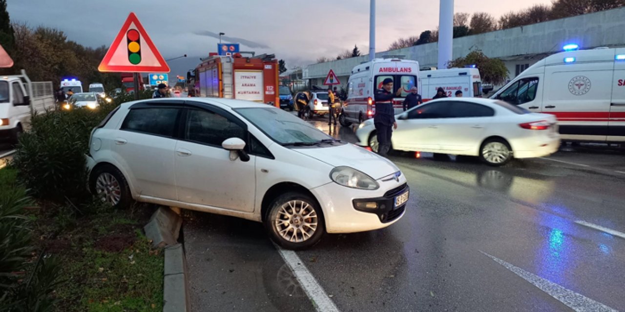 Manisa'da aynı anda iki kaza: Çok sayıda yaralı var!