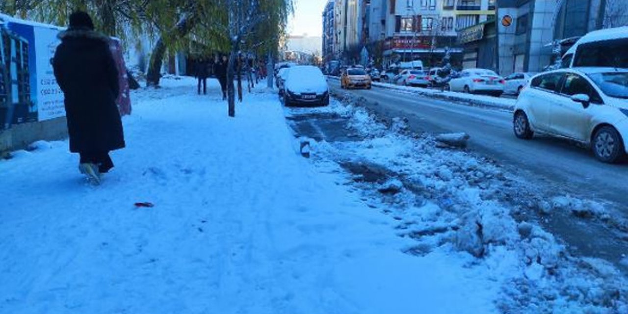 Kar hayatı felç etti: 138 yerleşim yeri ulaşıma kapandı