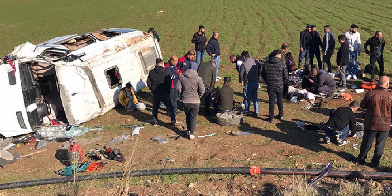 Minibüs şarampole uçtu: 4’ü ağır 16 yaralı