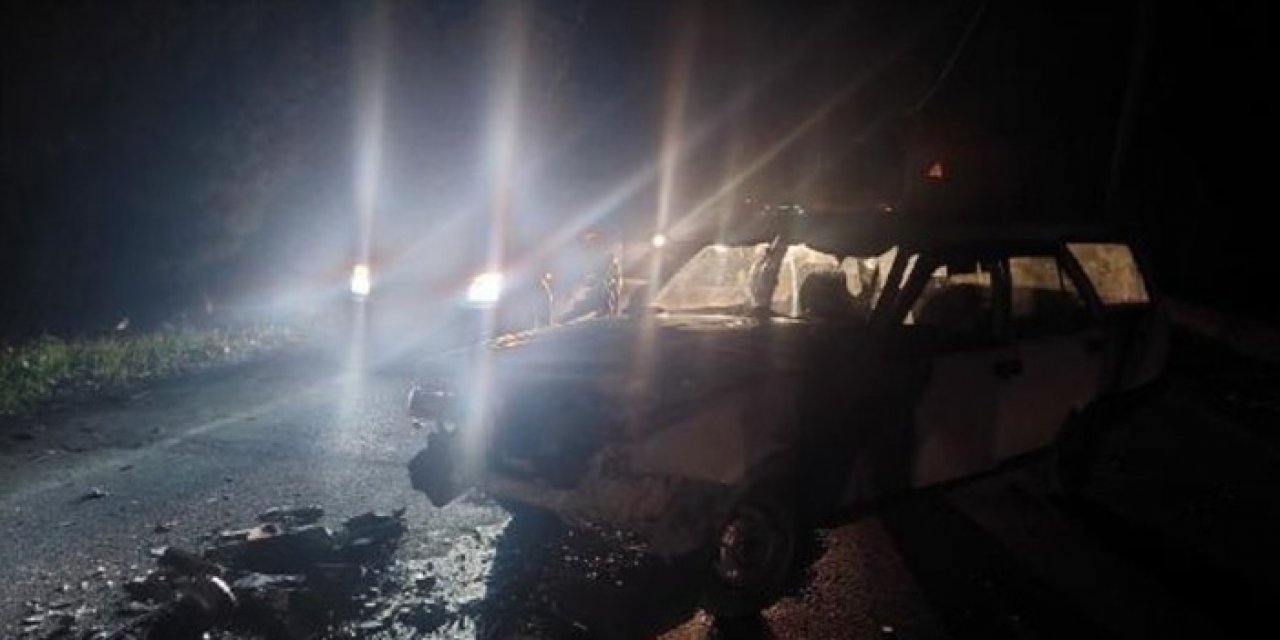 İzmir’de feci kaza: İki otomobil kafa kafaya çarpıştı