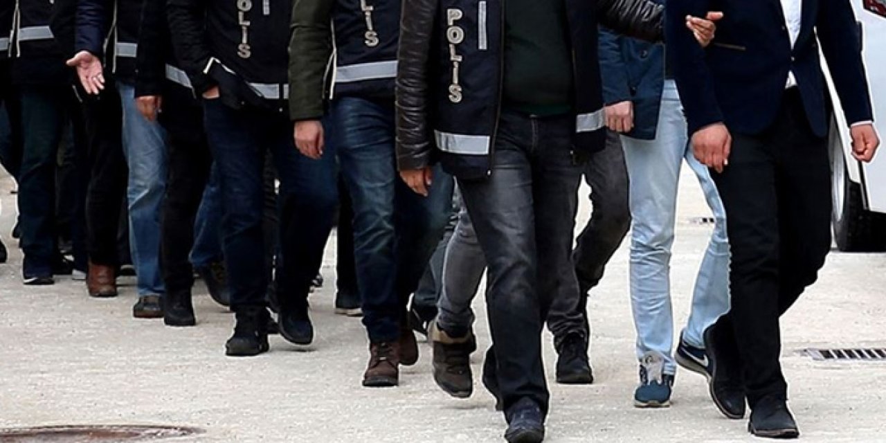 İzmir'de FETÖ operasyonu: 10 gözaltı