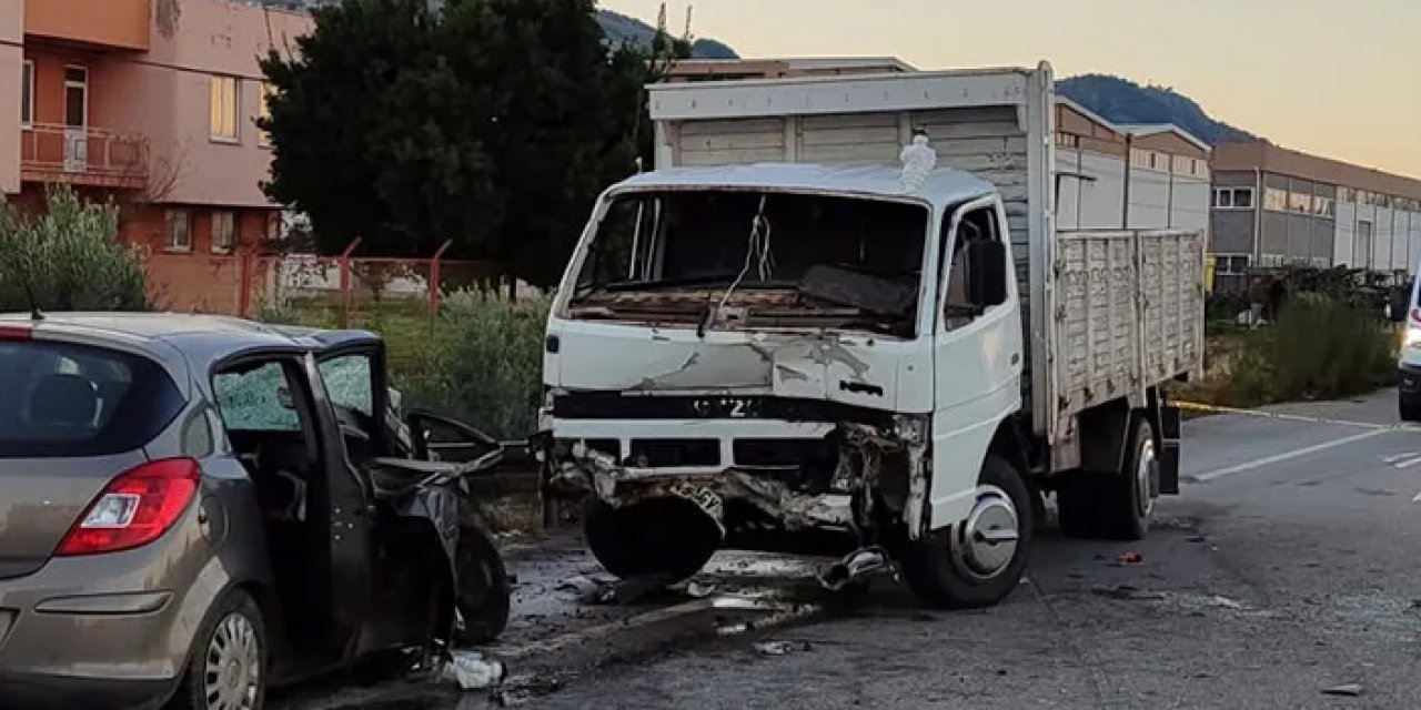 Manisa’da feci kaza: Genç kız olay yerinde can verdi