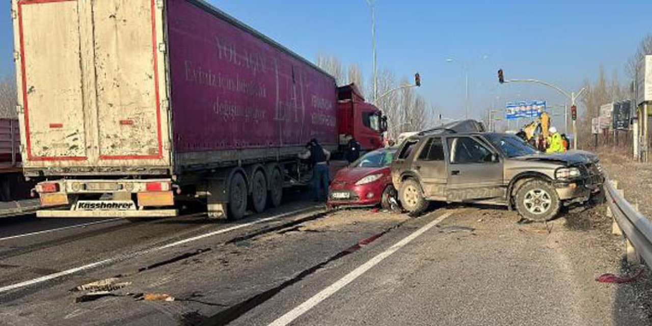 Zincirleme trafik kazası: 4 yaralı