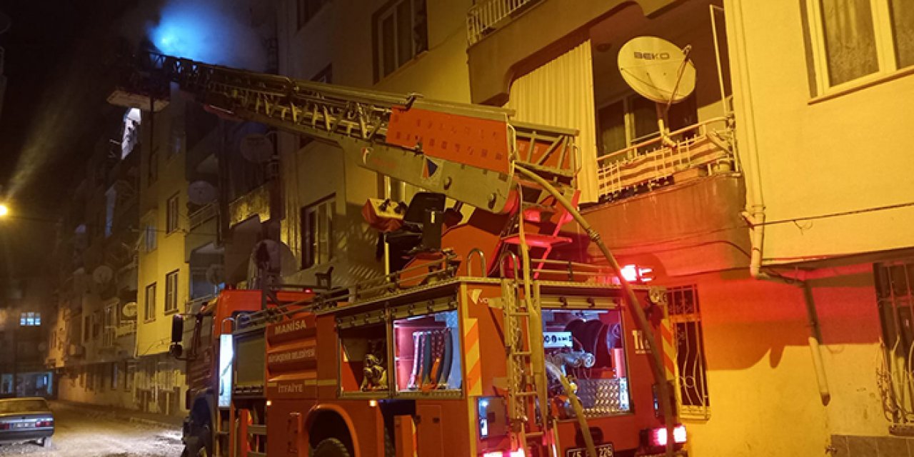 Manisa'da korkutan yangın: Bakın alevler neyde çıkmış!